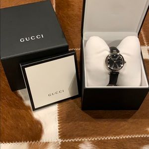 Gucci leather strap watch NWT